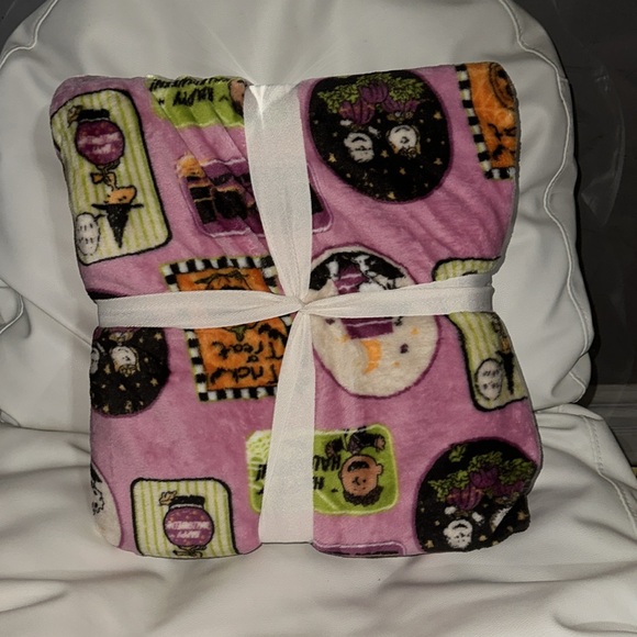 Peanuts Halloween Throw Set - Picture 5 of 5